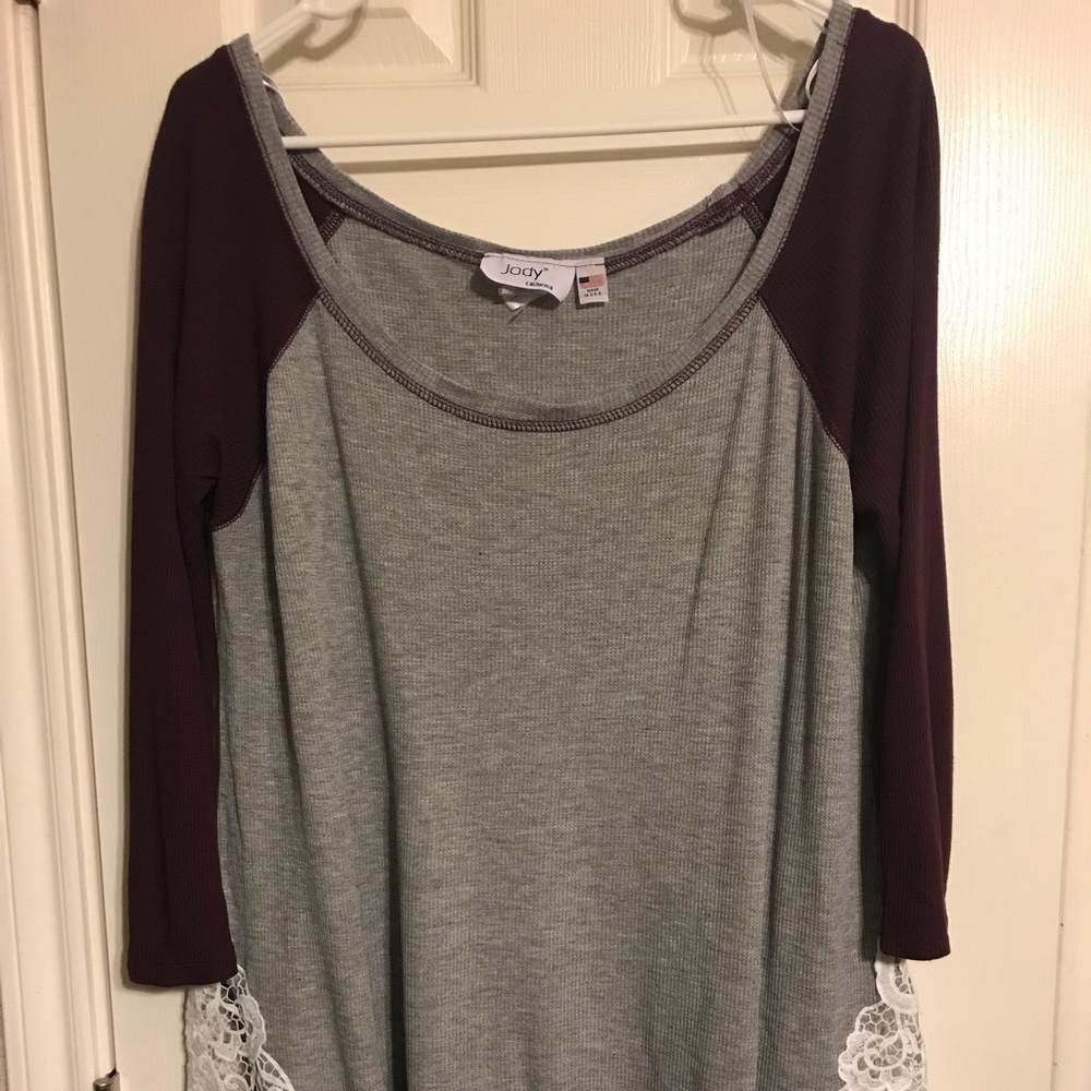 Size XXL cute top with lace detail